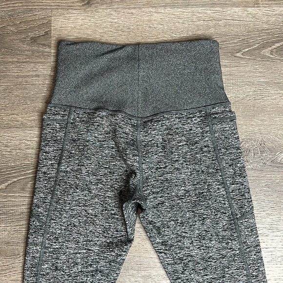 NEW Athleta Women’s Exhale Stash Pocket Heel Tight Leggings Spacedye Gray Sz XSP - Picture 8 of 14